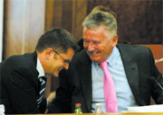 smesno-vuk-jeremic-i-velja.gif